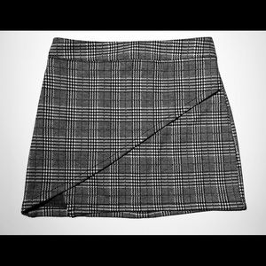 BRANDY MELVILLE PLAID SKIRT